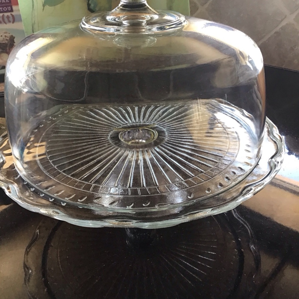 Elegant Glass Cake Stand with Dome 11”